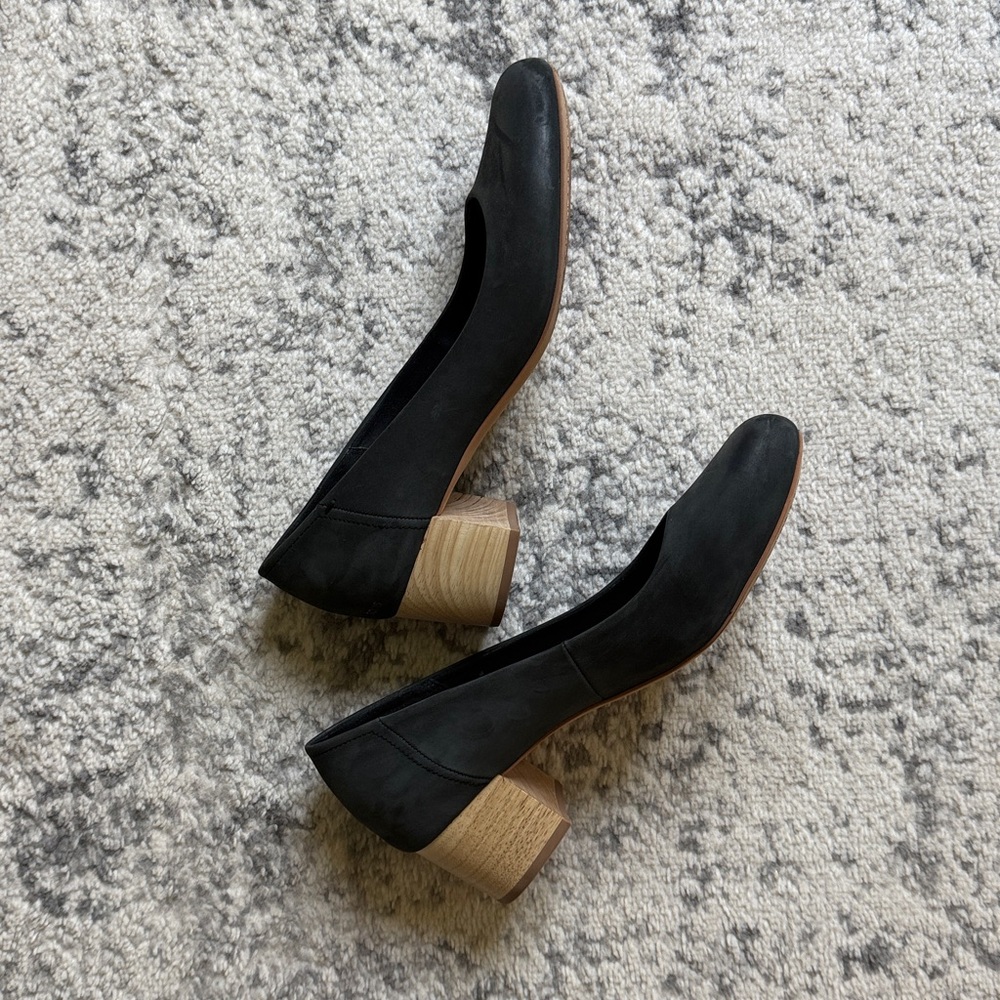 Like New Tom’s Heels - Picture 2 of 4